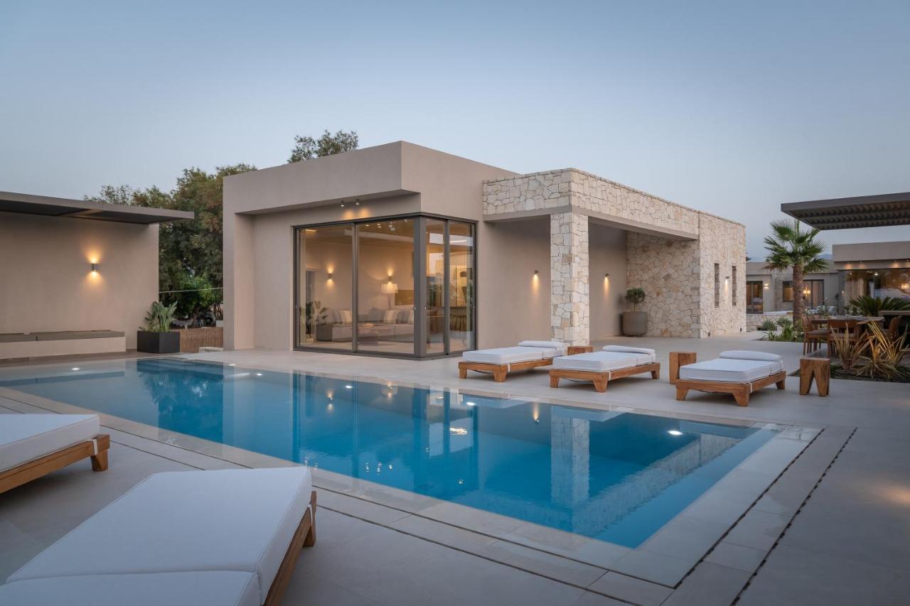 Artemis Seafront Villa, An Evanescence Sea Retreat, By Thinkvilla Tavronitis Extérieur photo