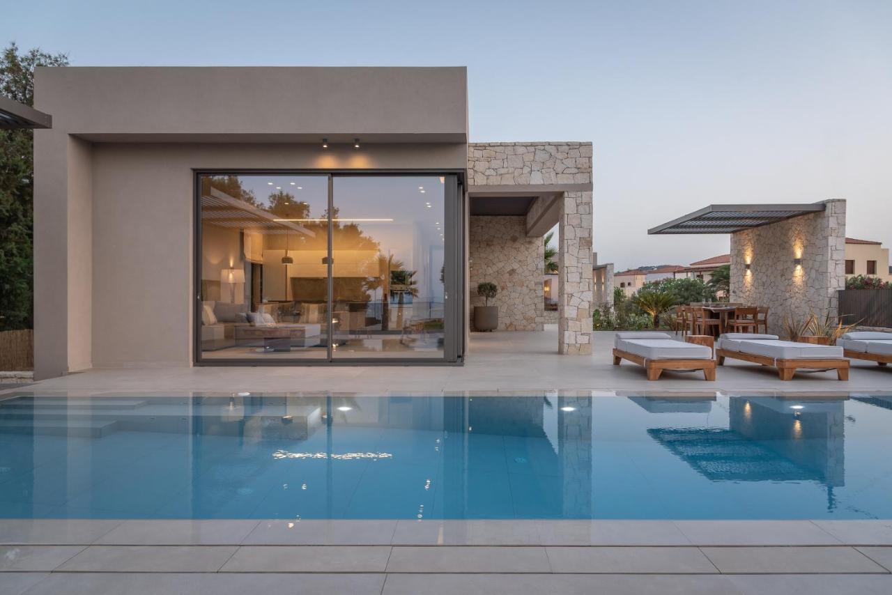 Artemis Seafront Villa, An Evanescence Sea Retreat, By Thinkvilla Tavronitis Extérieur photo