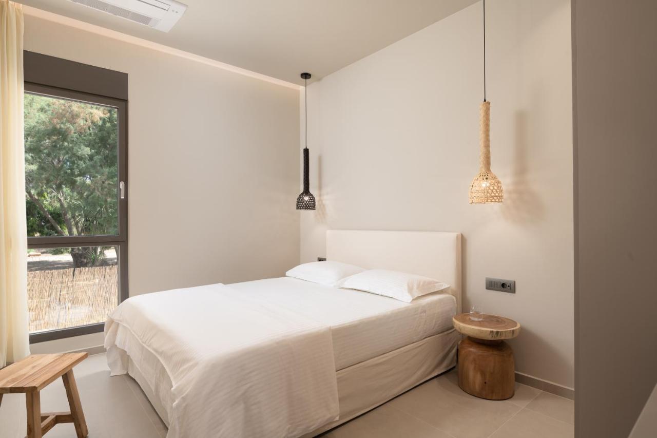 Artemis Seafront Villa, An Evanescence Sea Retreat, By Thinkvilla Tavronitis Extérieur photo