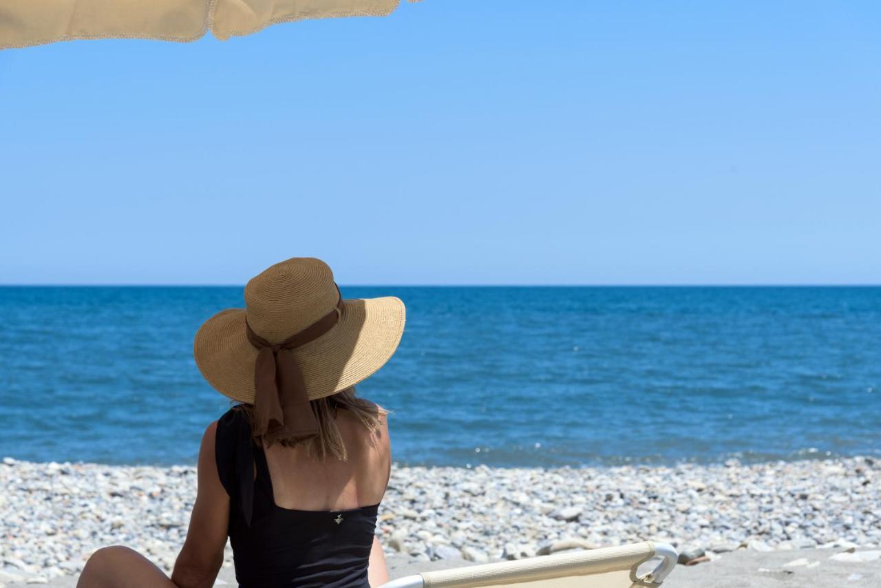 Artemis Seafront Villa, An Evanescence Sea Retreat, By Thinkvilla Tavronitis Extérieur photo